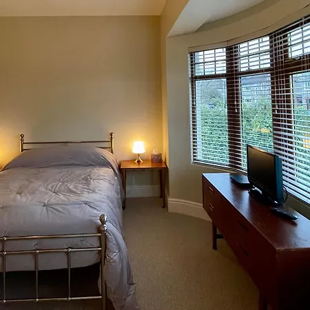 Hillcrest Lodge,
